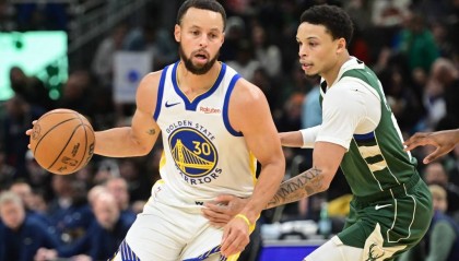 库里空砍27分字母伤停 罗林斯32+8勇士爆冷负雄鹿