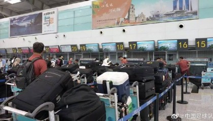 行李过多?国足官方回应:56件装备行李具体情况如下