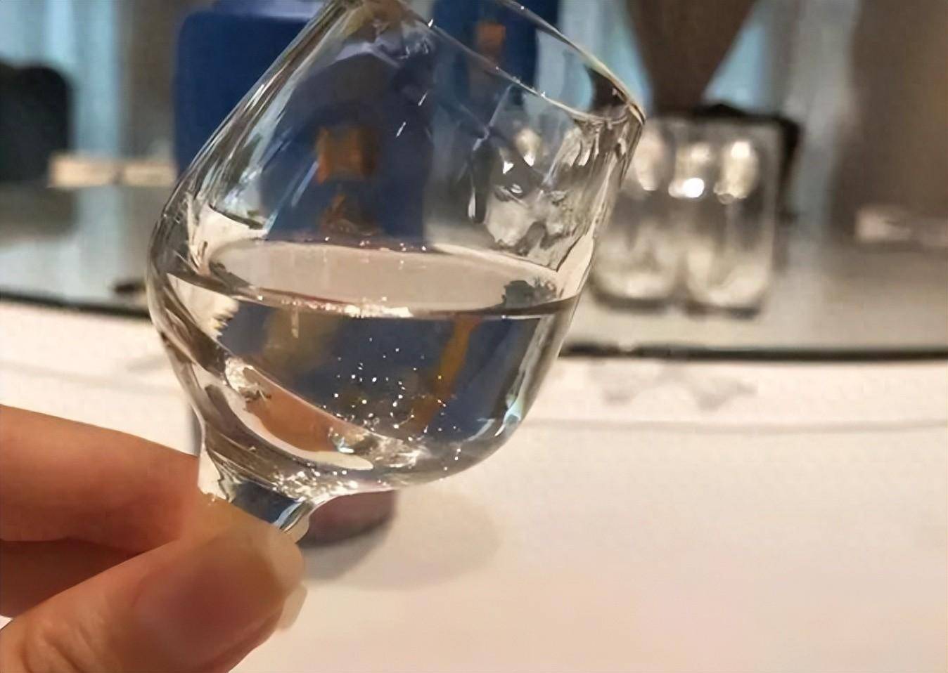 警惕！购买白酒时，一旦发现瓶身上这串数字，千万别轻易购买！