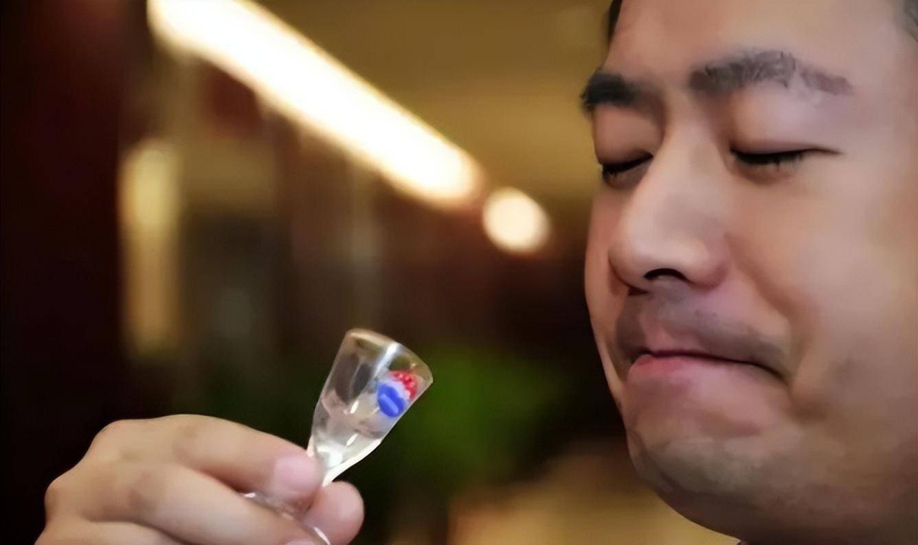 警惕！购买白酒时，一旦发现瓶身上这串数字，千万别轻易购买！