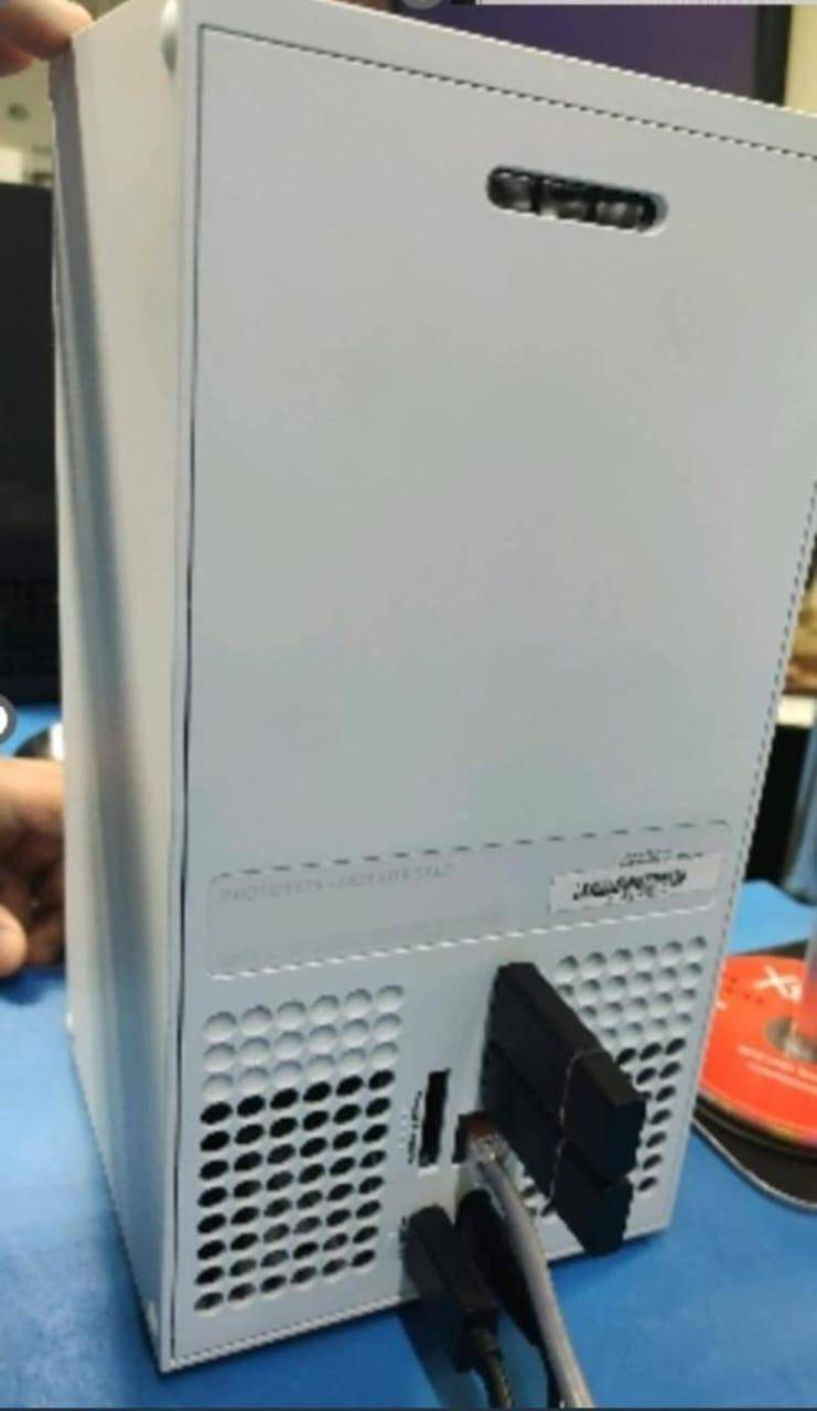 微软正开发白色 Xbox Series X 游戏主机，仅有纯数字版