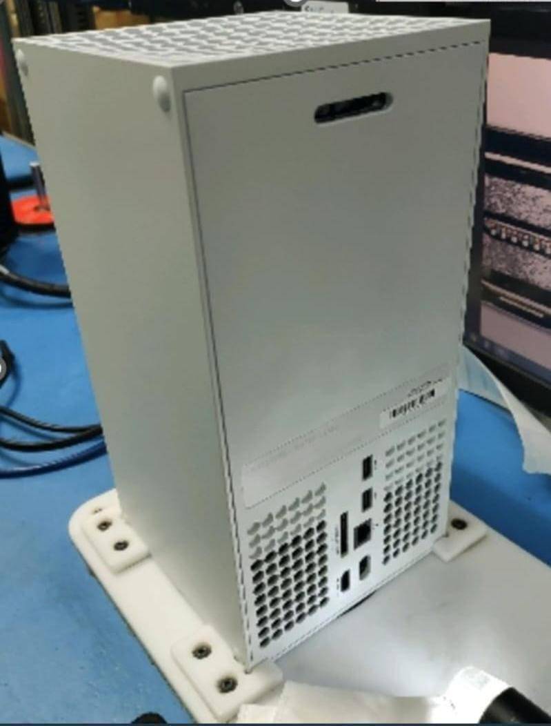 微软正开发白色 Xbox Series X 游戏主机，仅有纯数字版