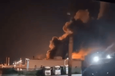 突发!一供给俄军的炼油厂被乌军袭击发生爆炸