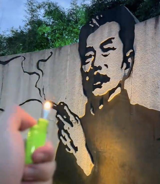 鲁迅夹烟墙画被投诉误导青少年,绍兴文旅:网友意见一致要求不用修改,不会因一人投诉就盲目更换
