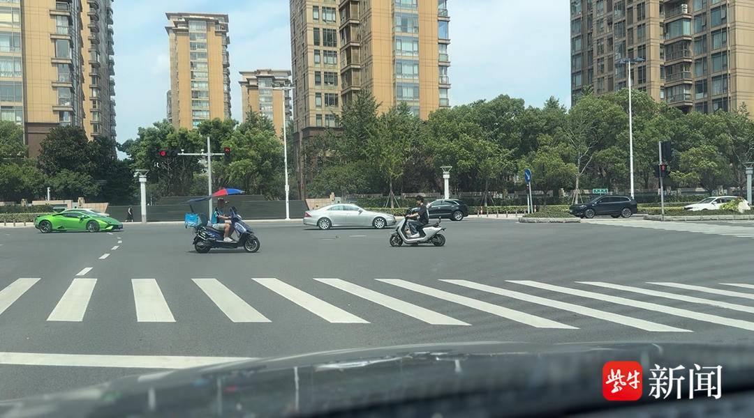 苏州工业园区多辆无牌电动摩托车深夜飙车,交警部门工作人员回应:已部署专项治理