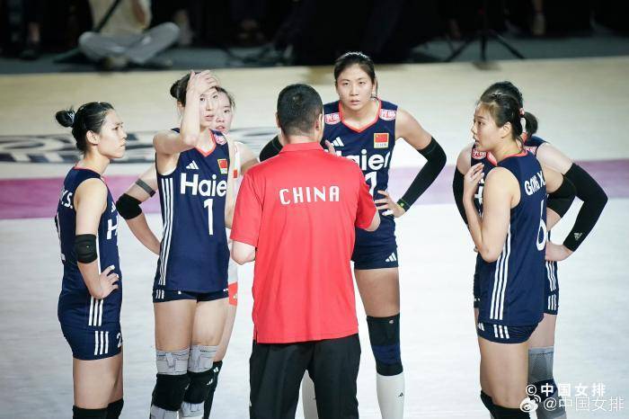 取世锦赛三连胜!中国女排小组第一晋级将战法国女排