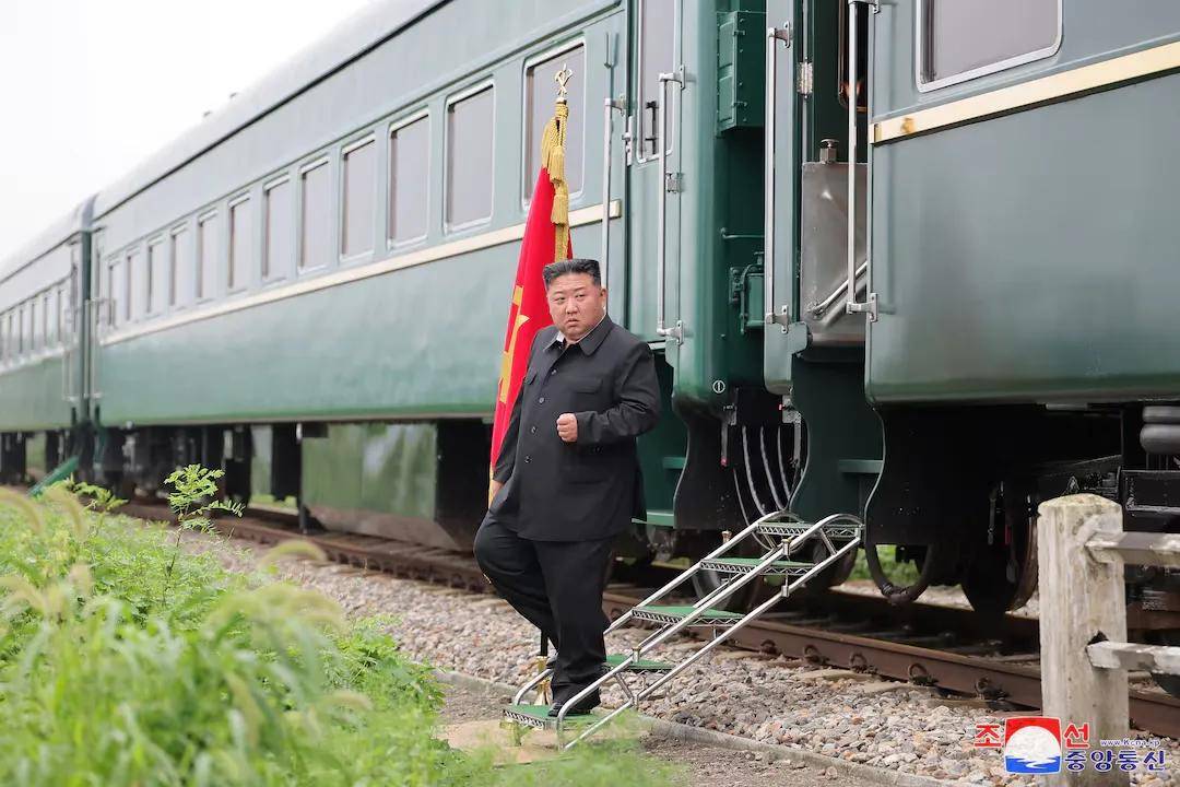 金正恩启程来华,他的神秘专列长什么样?