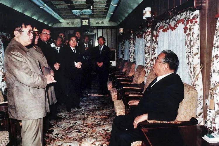 金正恩启程来华,他的神秘专列长什么样?