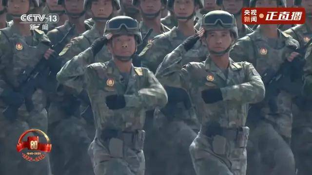 不装了!一口气看完九三大阅兵武器装备!谁说我们一个也不认识?