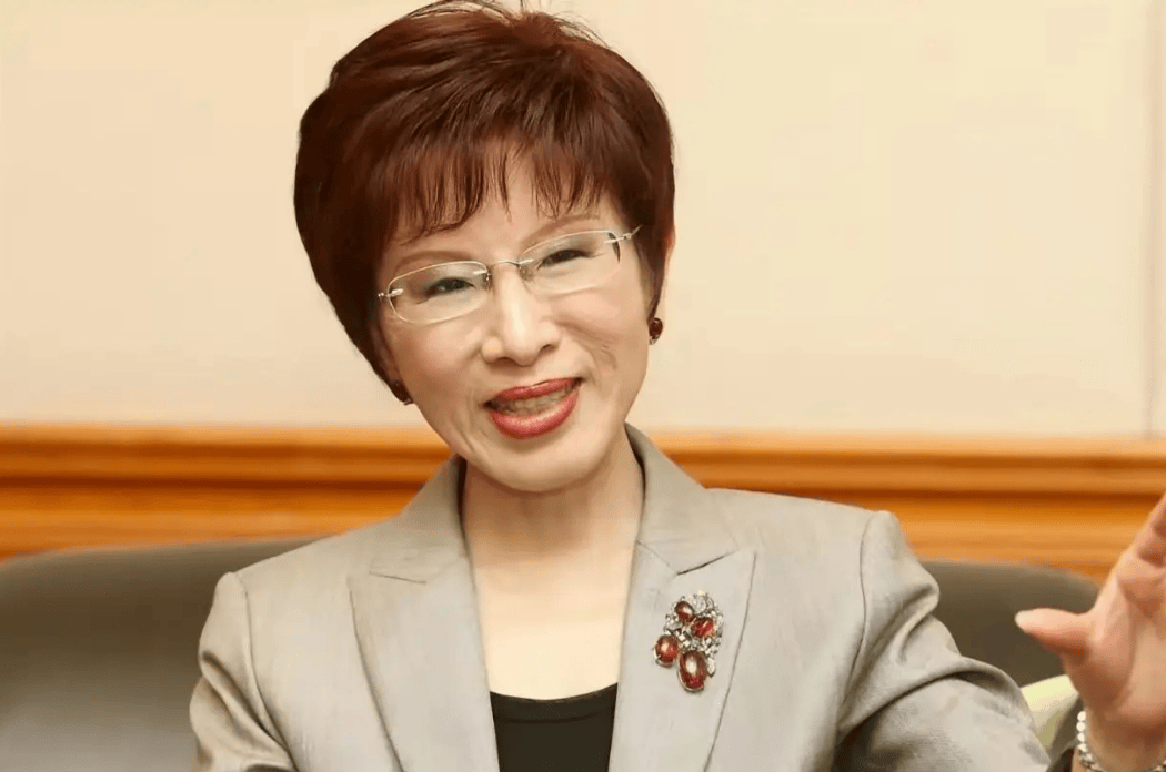 大陆高层会见洪秀柱,握手30秒大有说法,台当局回退立场寻求自保