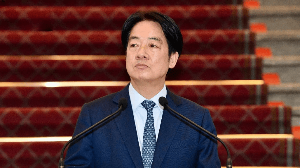 大陆高层会见洪秀柱,握手30秒大有说法,台当局回退立场寻求自保