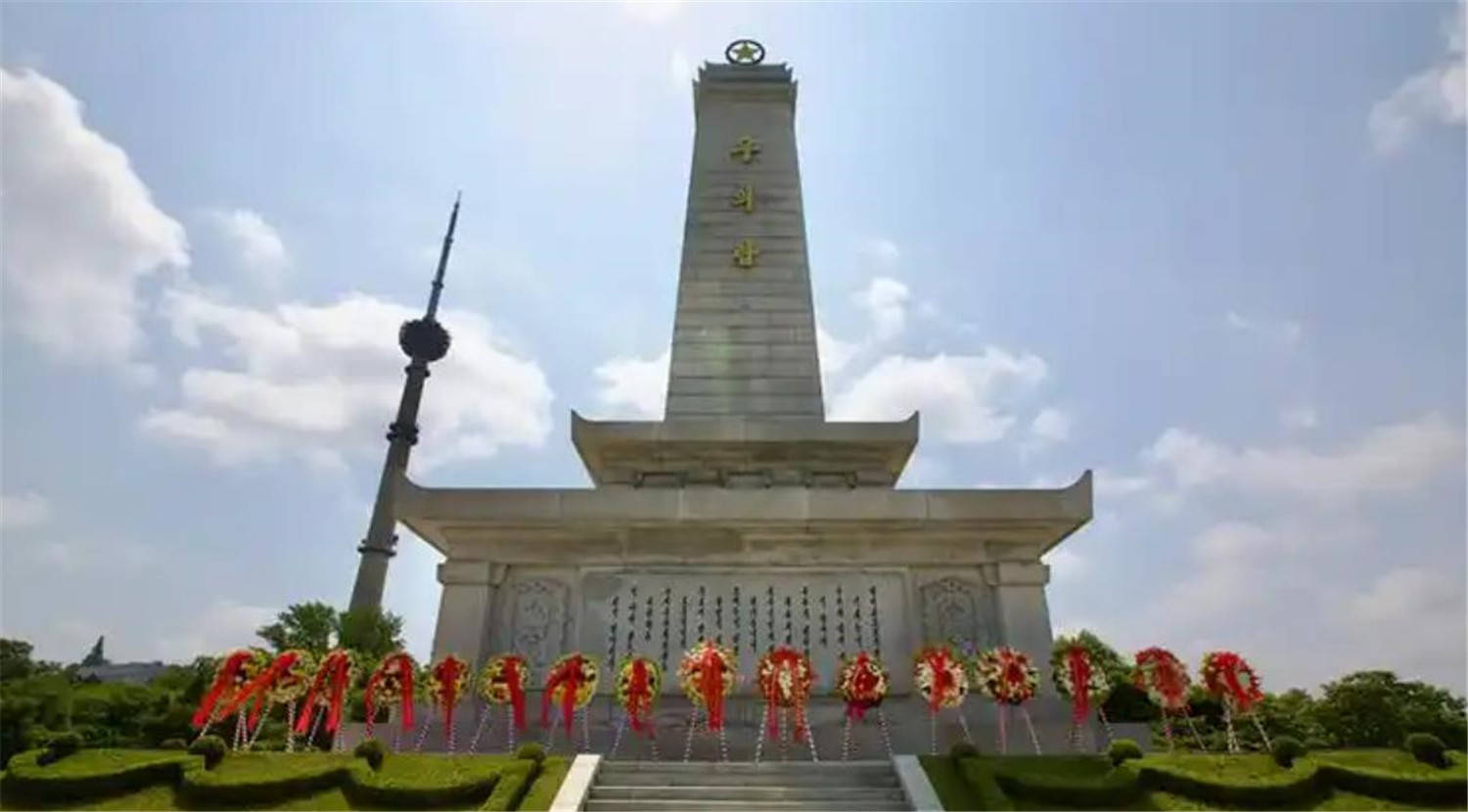 金正恩访华之前,特意带着花去了一个地方,中国人一看,热泪盈眶