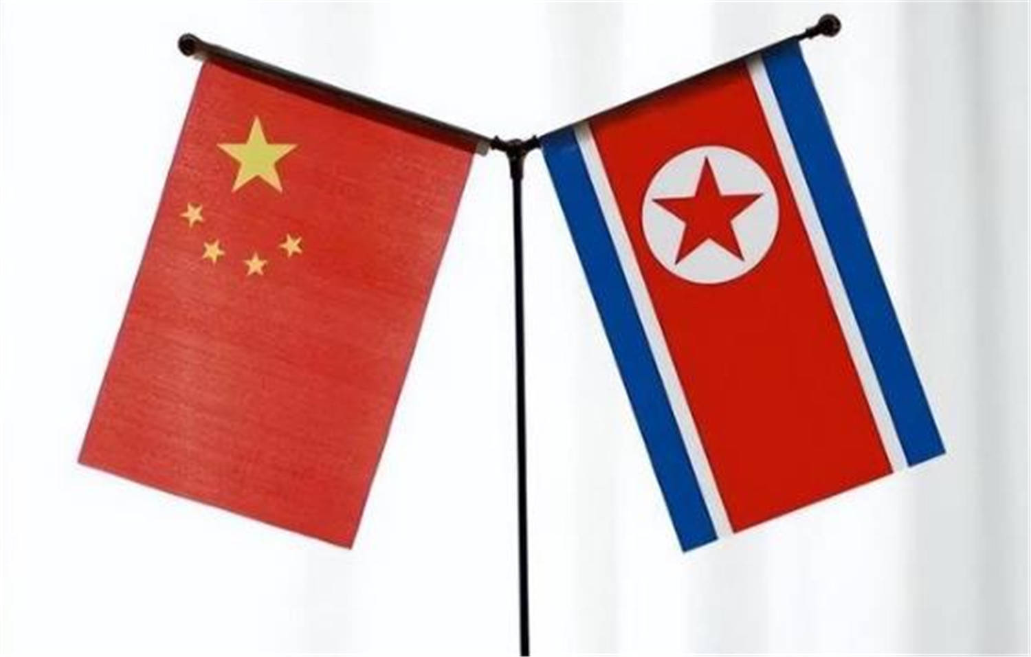 金正恩访华之前,特意带着花去了一个地方,中国人一看,热泪盈眶