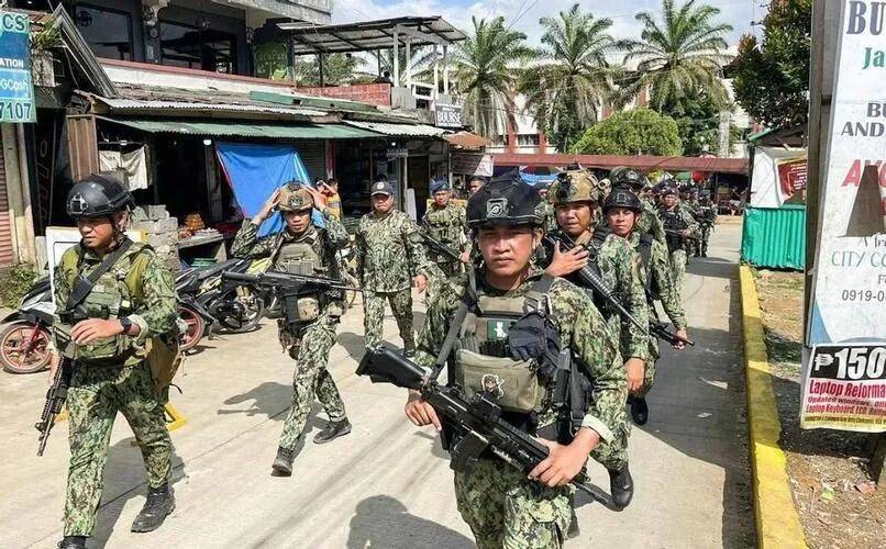 已经顾不上南海了!菲律宾国内局势大乱?马科斯担心重蹈其父覆辙,菲全军进入“红色警戒”