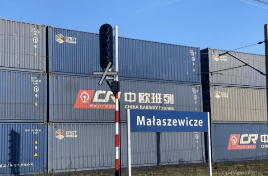 波兰态度又变,中欧班列未恢复,中国用1天就拿出解决办法,特朗普又失去一张重要底牌
