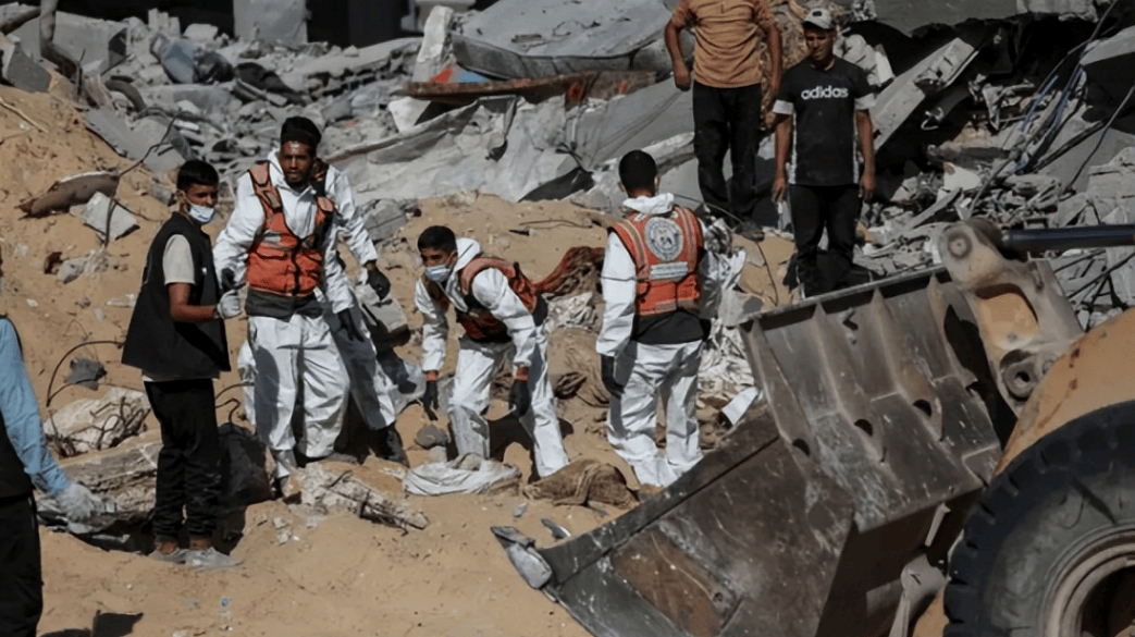 紧握巴勒斯坦代表双手,王毅发自肺腑的一句话,让在场人眼圈泛红