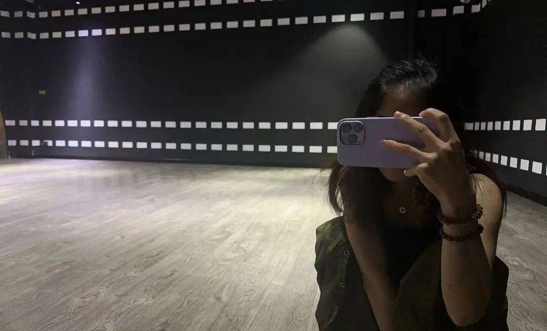 “旋转跳跃，我闭着眼”，下班后选择狂舞的年轻职场人