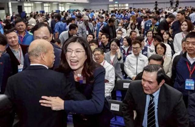 郑丽文表态“很大胆”，对局势认识很清晰，洪秀柱提统一建议